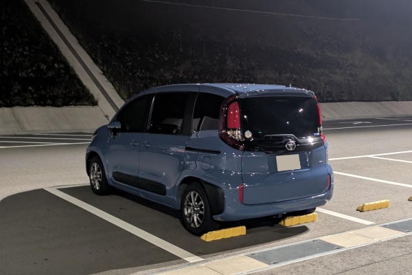 トヨタ シエンタ 10系 7人乗り 車中泊