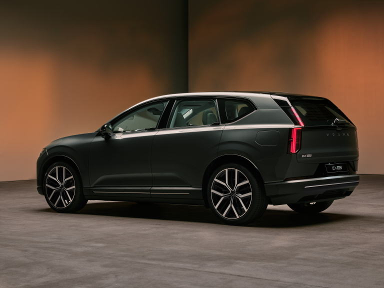 VOLVO EX60クロスカントリー